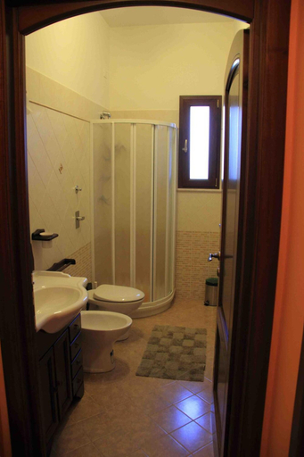 Bathroom 4, Il Quadrifoglio, Trapani