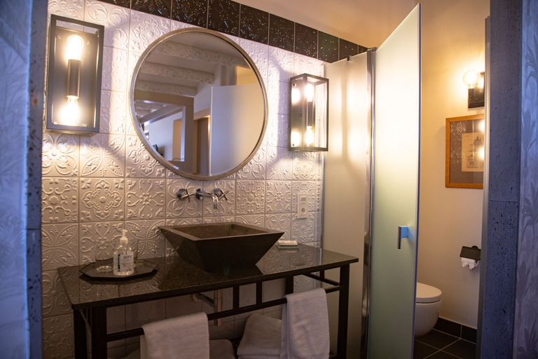 Bathroom 5, 5 Suites, Las Palmas