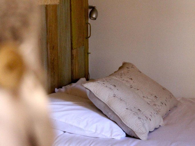 Bedroom 4, Une Chambre en Ville, Charente-Maritime