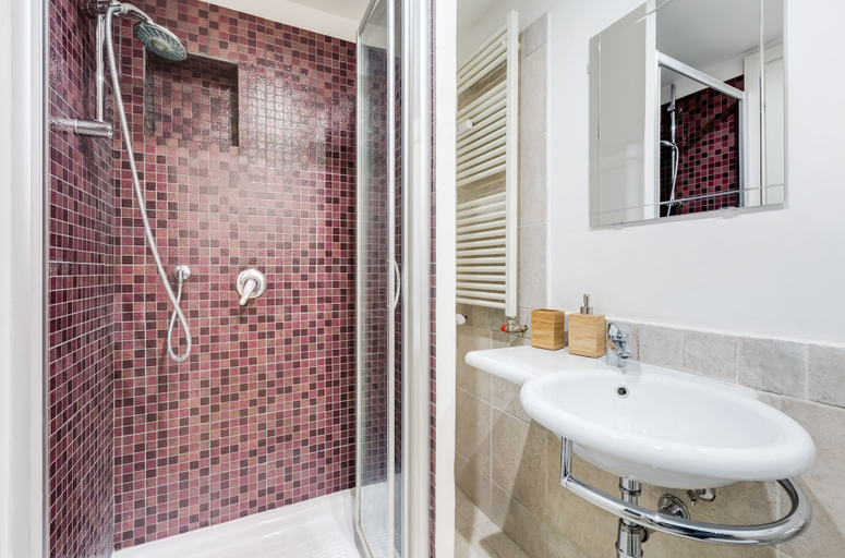 Bathroom 3, San Cosimato House, Rome