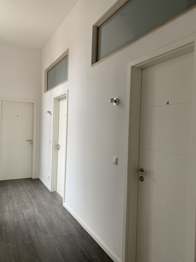 Others 5, Lovely Rooms Next to the Trainstation WG, Düsseldorf