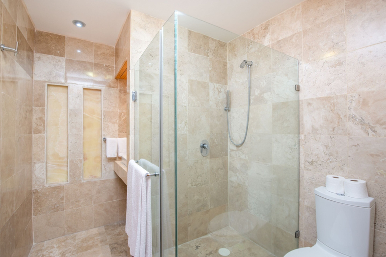 Bathroom 3, Condo Terra 13 by Kivoya, Compostela
