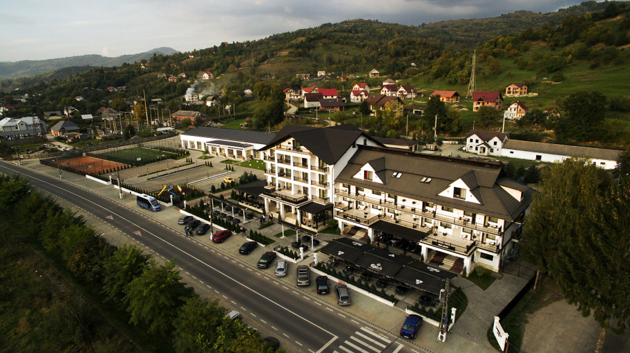 Exterior & Views 2, Hotel Gabriela, Viseu De Sus