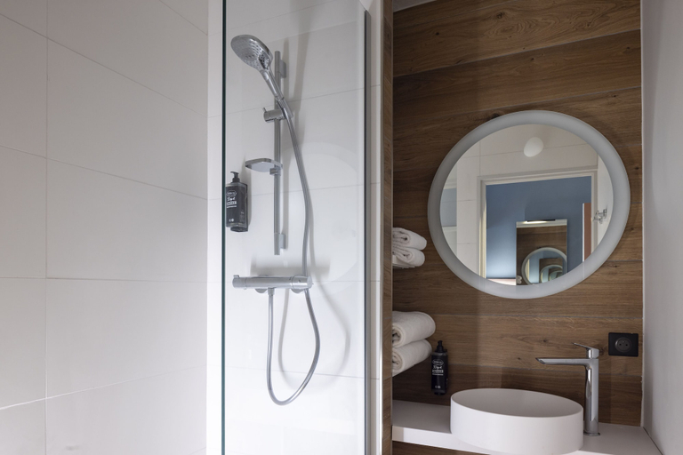 Bathroom 3, ibis Styles Les Houches Chamonix, Haute-Savoie