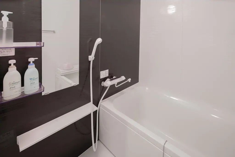 Bathroom 3, Hatch NAGAHORI 602, Osaka