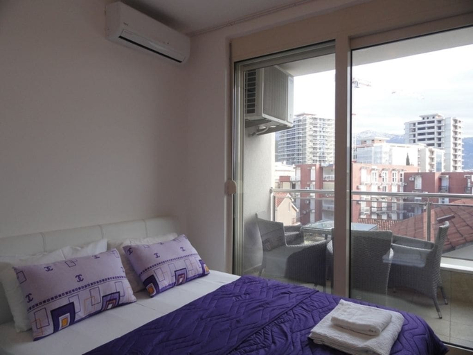 Bedroom 2, Center Apartment C 25