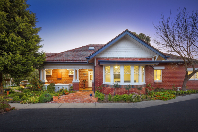Exterior & Views 2, StayCentral - Luxurious Mansion (Rosanna), Banyule - Heidelberg