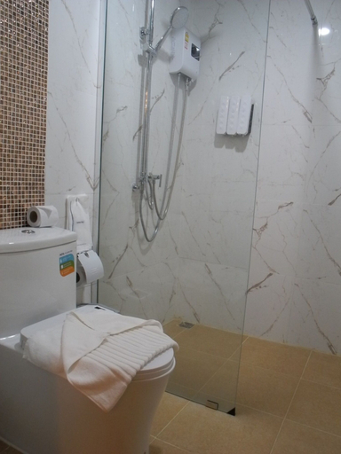 Bathroom 3, Bann Tawan Hostel Chiang Rai, Muang Chiang Rai