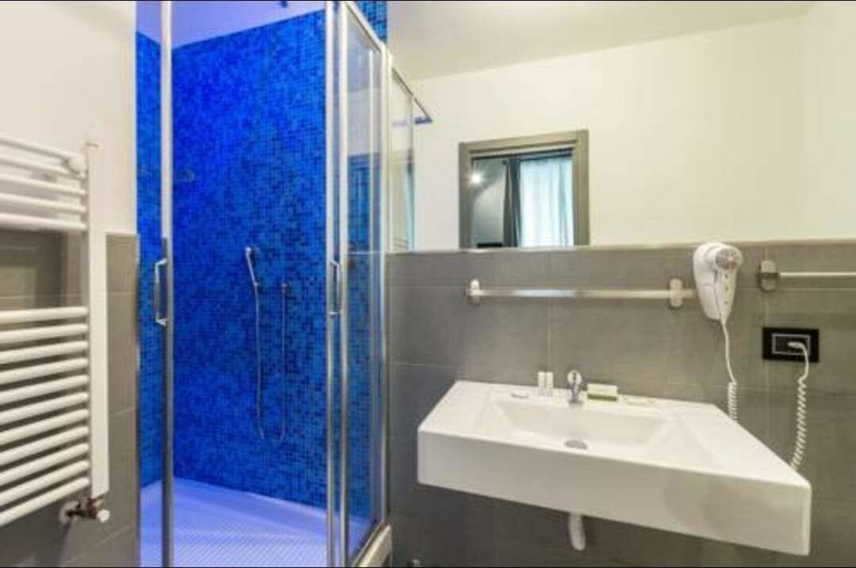 Bathroom 5, Merulana 139 Suites, Roma