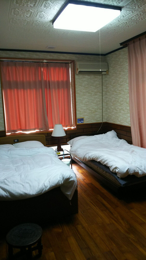 Bedroom, Kawaraya-Ikinpata, Motobu