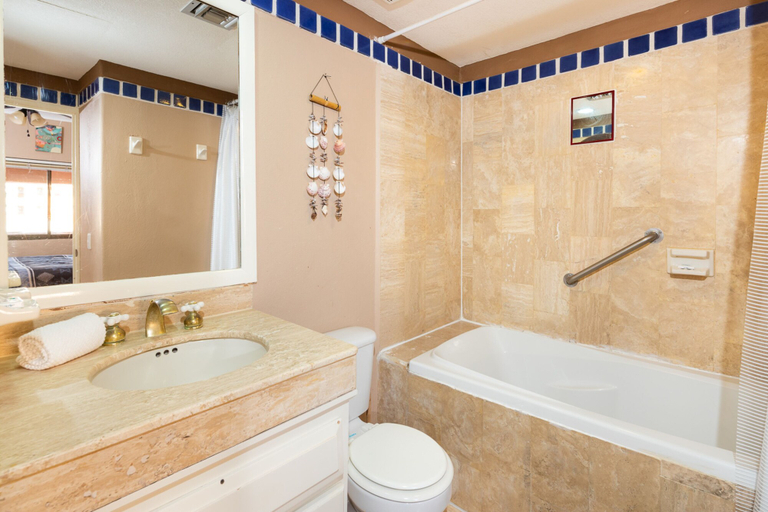 Bathroom 4, Pinacate 315 by Kivoya, Puerto Peñasco