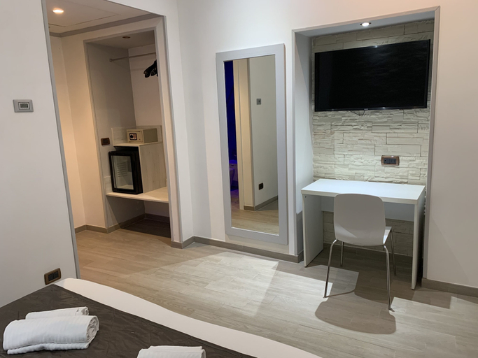 Bedroom 3, Hotel Patria, Roma