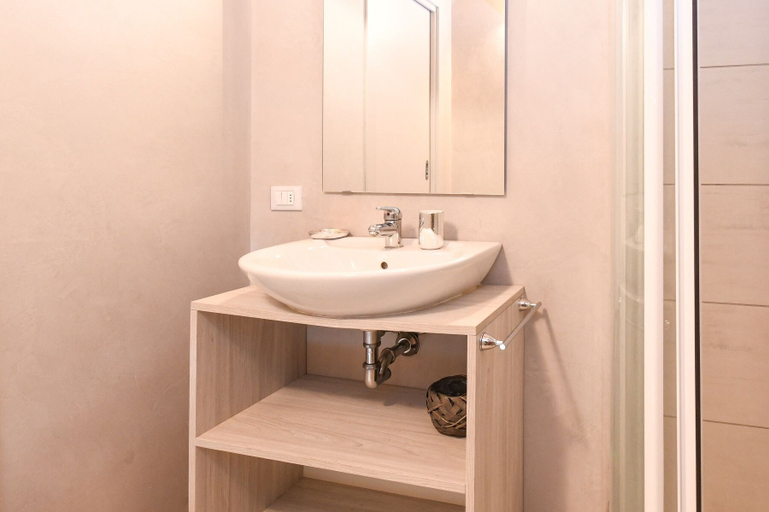 Bathroom 4, Al Ponte, Brescia