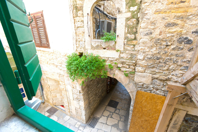 Others 4, Palace Collection, Split