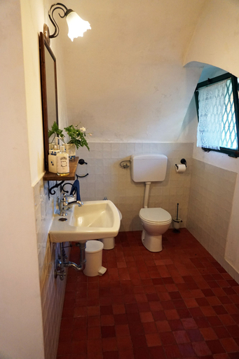 Bathroom 3, Malvarosa, Catania