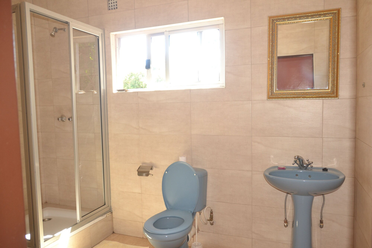 Bathroom 3, Sikalongo Lodge Highlands, Livingstone
