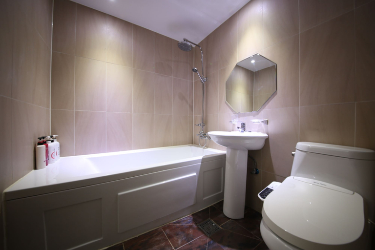 Bathroom 5, Xian Hotel, Cheongju