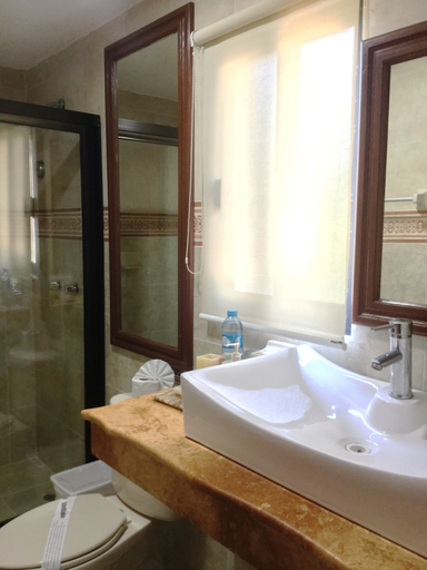 Bathroom 4, Hotel Las Golondrinas, Cozumel