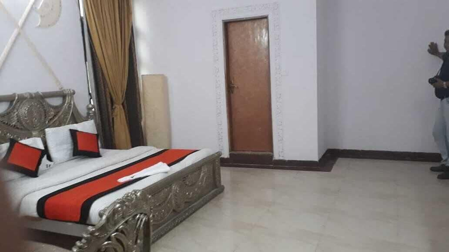 Bedroom 3, Hotel Ivory Palace, Delhi