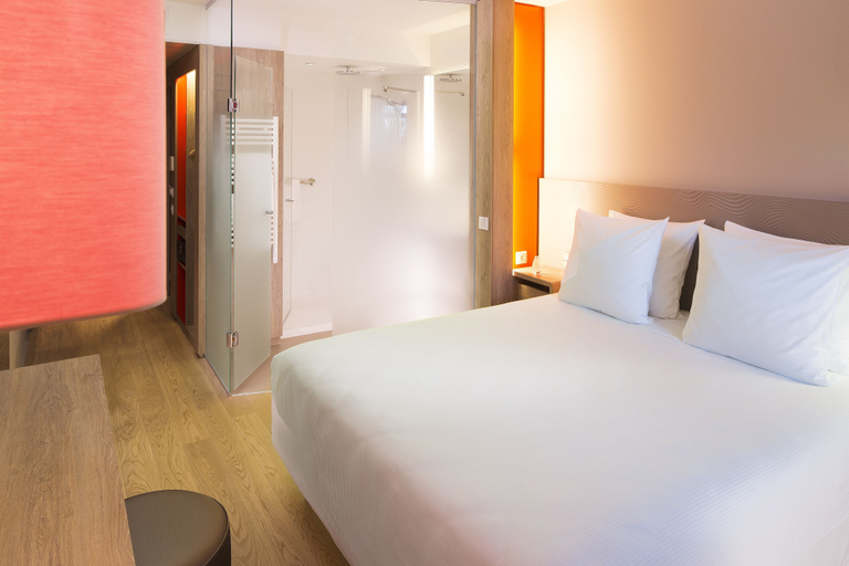 Bedroom 3, Hôtel Oceania Le Métropole Montpellier, Hérault