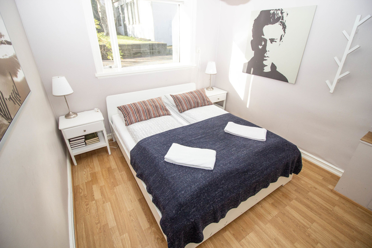 Bedroom 2, Seafarer Court - Warm and Cozy Apartment, Reykjavík