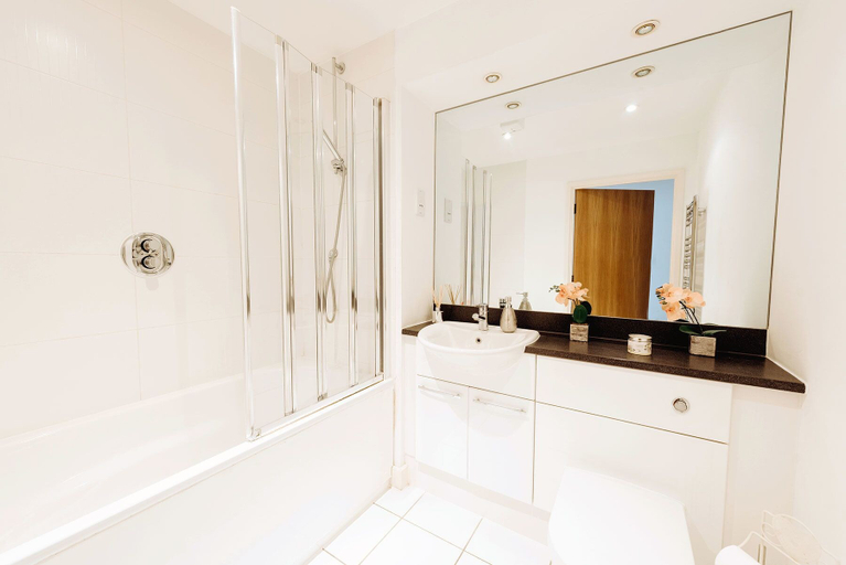 Bathroom 5, Royal Modern Apartment, London