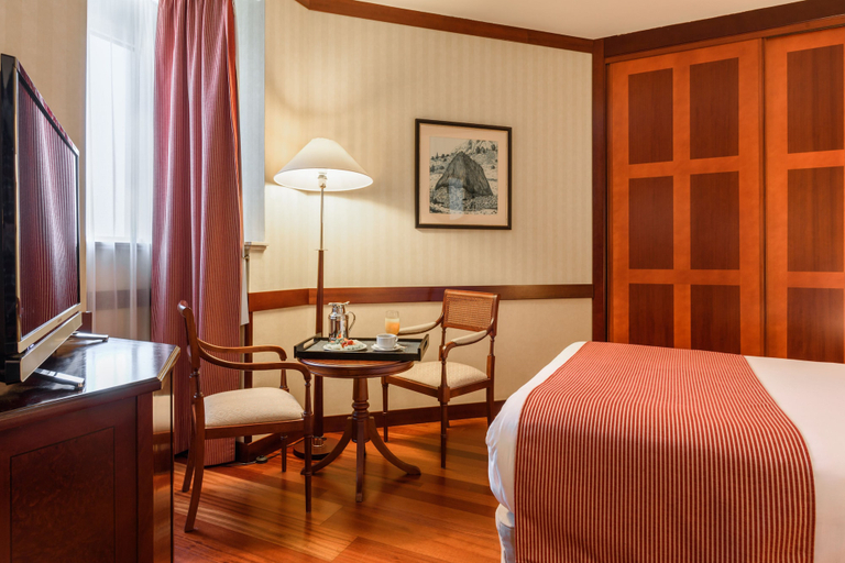 Bedroom 2, Eurostars Gran Hotel Santiago, A Coruña