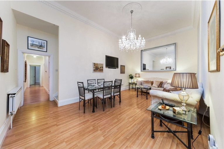 Others 5, Luxury Private Apartment in Kensington, London