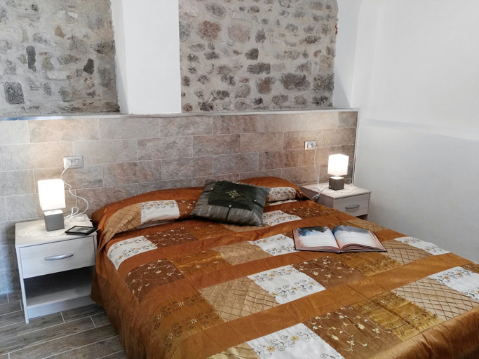 Bedroom 3, Appartamenti Casa Rita & Antica Corte Ginevra, Brescia