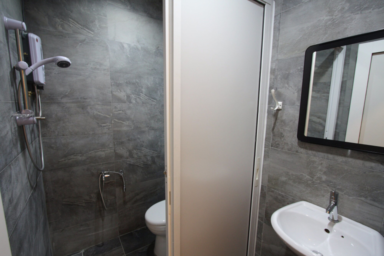 Bathroom 4, Shamrock Guest House II, Kinta