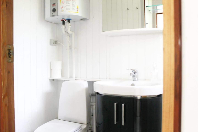 Bathroom, Holiday home Aakirkeby, Bornholm