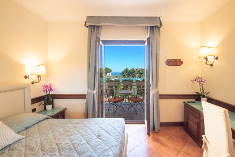 Bedroom 3, Hotel Michelangelo, Napoli