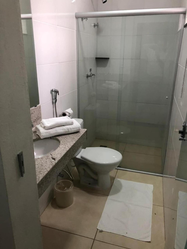 Bathroom 3, Victor Plaza Hotel, Formiga