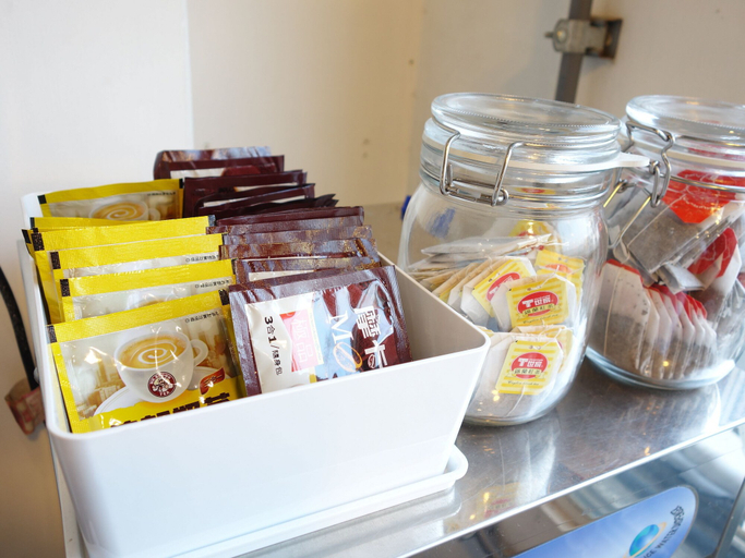 Food & Drinks 5, Oldmancaptain Hostel, Tainan