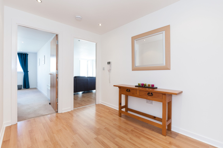 Others 5, Stylish Garden View Apartment, Edinburgh