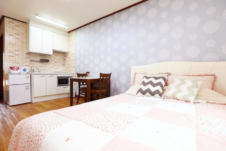 Bedroom 2, Gyeryounggil Byeukdolga, Jeju