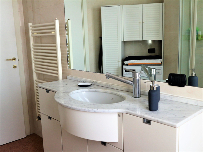 Bathroom 4, Villa Alba Malpensa, Varese