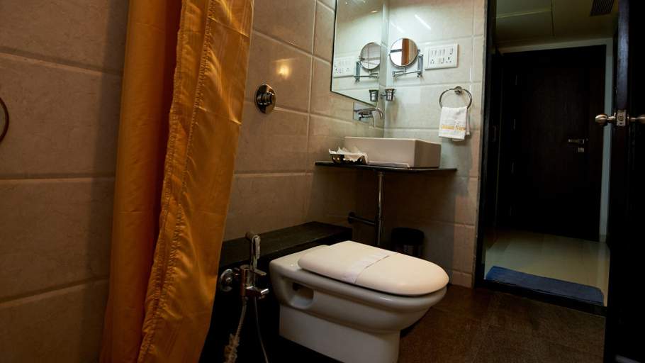 Bathroom 4, Hotel Golden View, Ahmadnagar