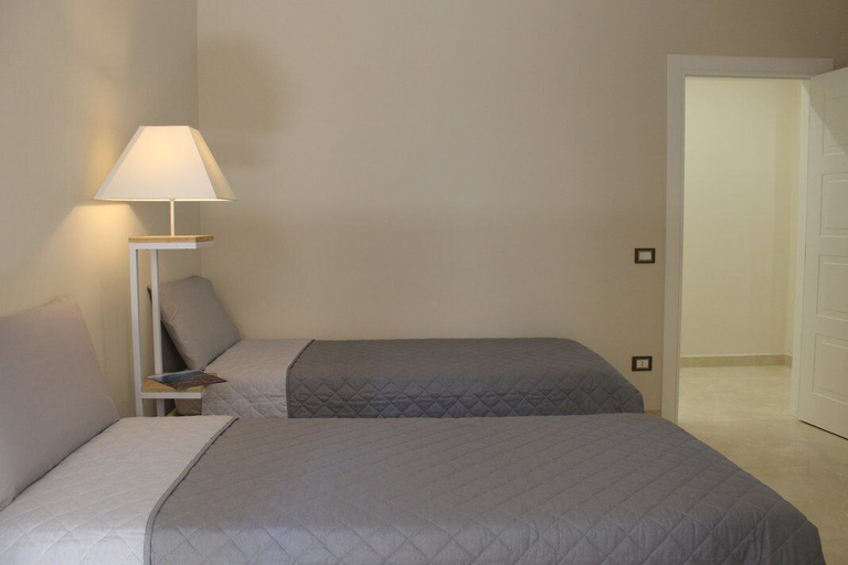 Bedroom 2, HomeAway B&B, Salerno