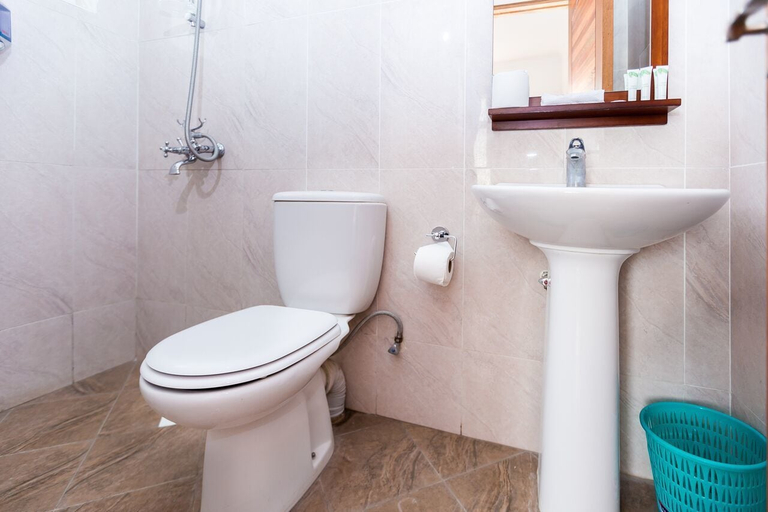 Bathroom 4, Greenpark Sundowner Hotel, Mavoko