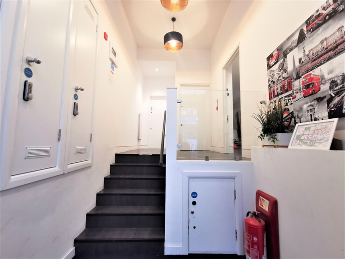 Others 4, Double Room with Balcony - 3b, London