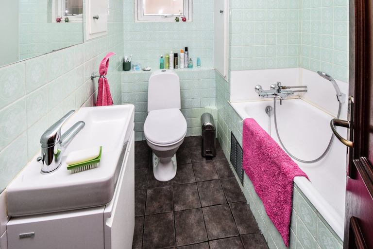 Bathroom, Apartment S23, Reykjavík