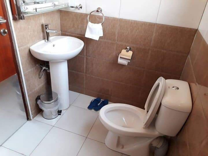 Bathroom 2, Angel Motel, Jinja