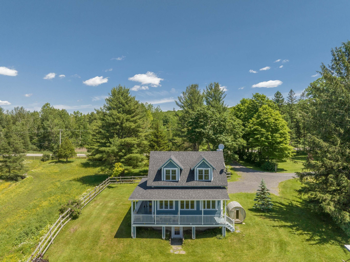 Exterior & Views 2, Lovely LacBrome 3 Bdrm Lakefront Cottage, Brome-Missisquoi