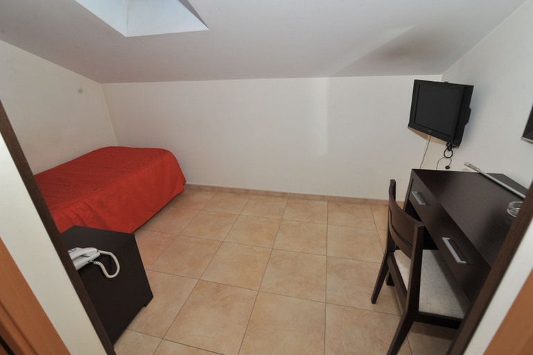 Others 5, Hostal Goyma III, Madrid