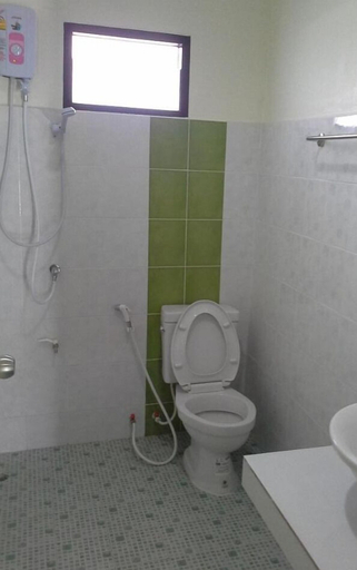Bathroom 3, Bansappuri, Muang Lamphun
