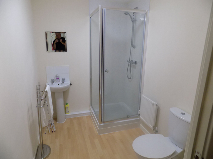 Bathroom 3, A Home From Home 2, Plymouth