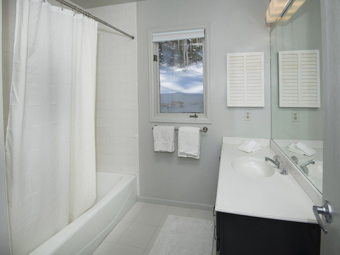 Bathroom 3, 2338 Tahoe Drive, Eagle