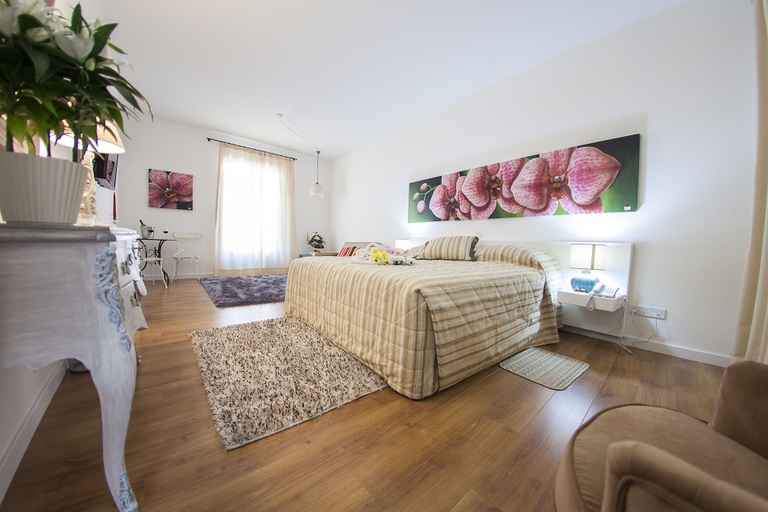Others 4, Operetta House, Larnaca