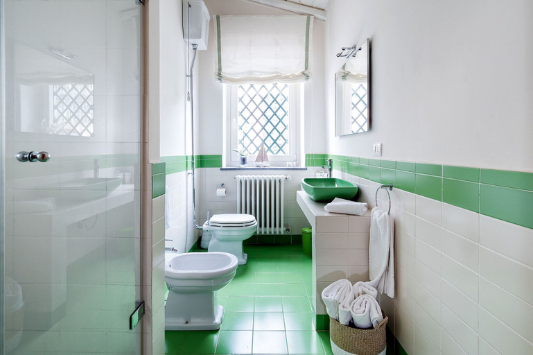 Bathroom 4, La Capinera, Catania